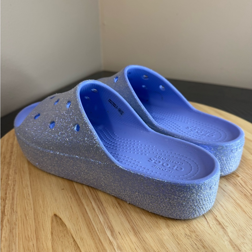Crocs Women’s Classic Platform slide sandals - Picture 5 of 12